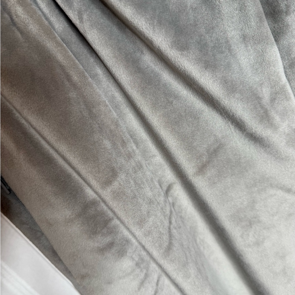 SKIMS Gray Velvet Pajama Set - Picture 8 of 8